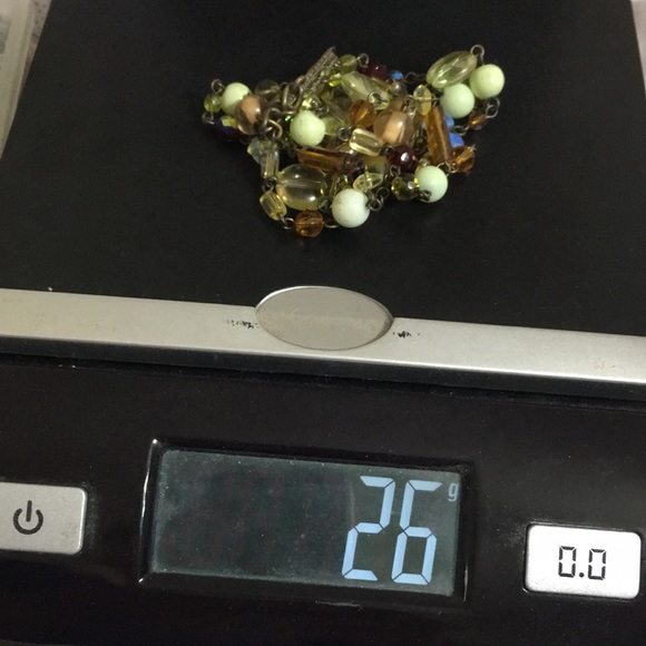 🖤Vtg💕glass-like resin charms brass bracelet - Picture 10 of 10